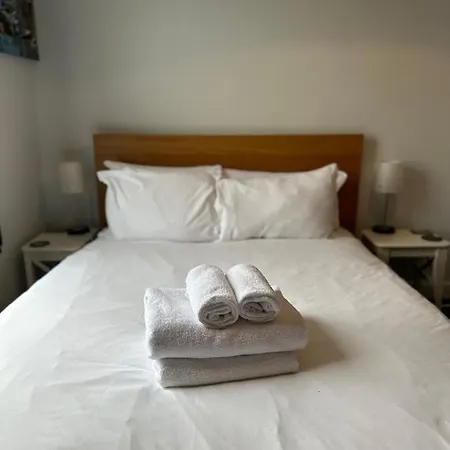 Peaceful Family Retreat Near Gloucester Road Holiday home Bristol