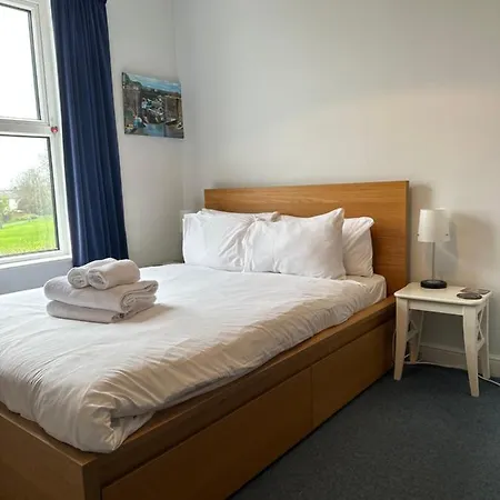 Peaceful Family Retreat Near Gloucester Road Bristol