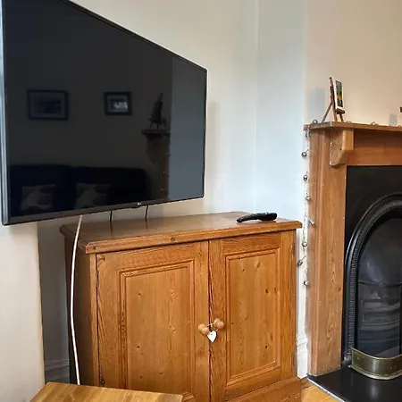 Peaceful Family Retreat Near Gloucester Road Holiday home Bristol